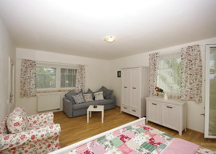 Cozy Gardens In Apartment