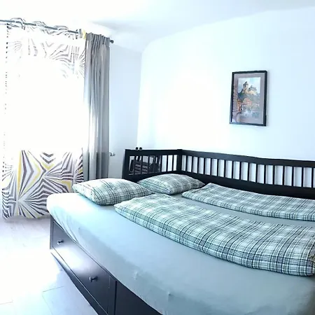 Cozy Gardens In Apartment *
