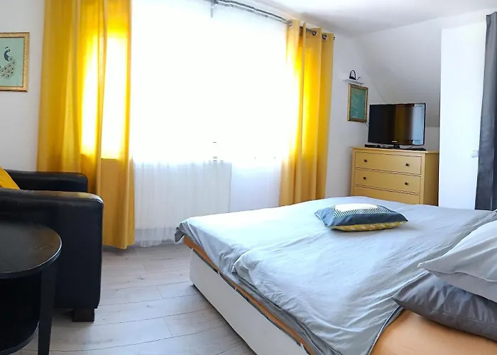 Cozy Gardens In Lägenhet Prag