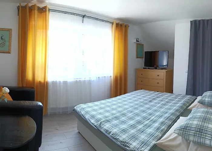 Cozy Gardens In Prag