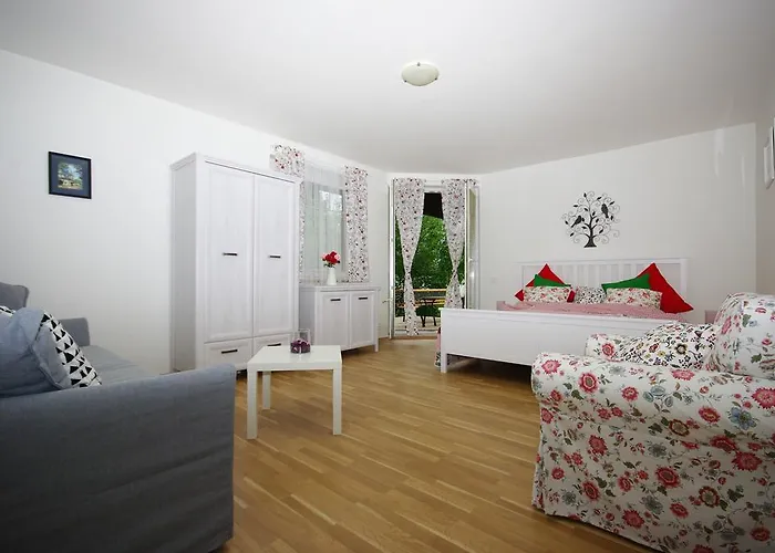 Cozy Gardens In * Prag