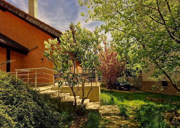 Cozy Gardens In