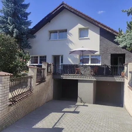 Cozy Gardens In Appartement Praag