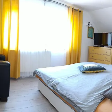 Cozy Gardens In Apartment Prag