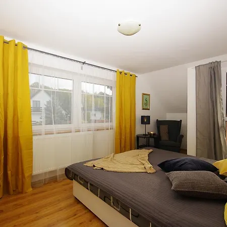 Cozy Gardens In Apartment Prag